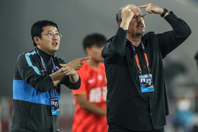 TA：足球是Football还是Soccer？只要享受足球就行，叫啥不重要